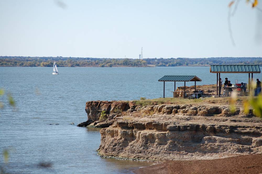 Rockledge Park in Dallas with a sailboat on the lake, a perfect coastal look in a landlocked city where to elope in Texas