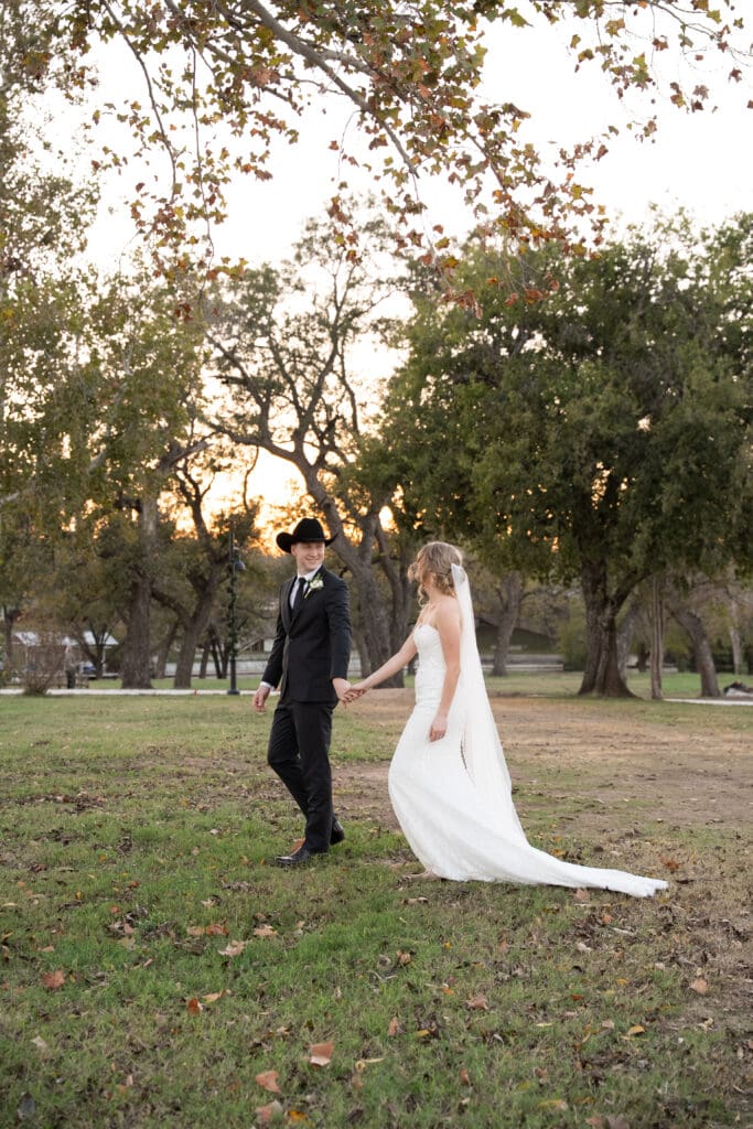 couples portraits at a Central Texas wedding photographed naturally