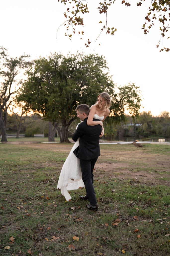 couples portraits at a Central Texas wedding photographed naturally