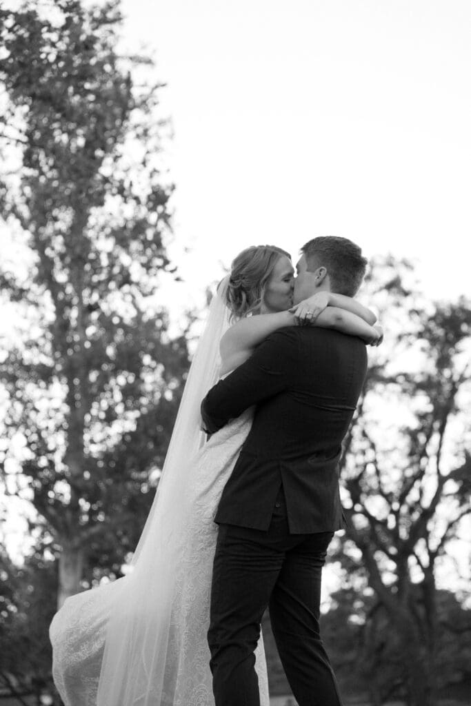 couples portraits at a Central Texas wedding photographed naturally